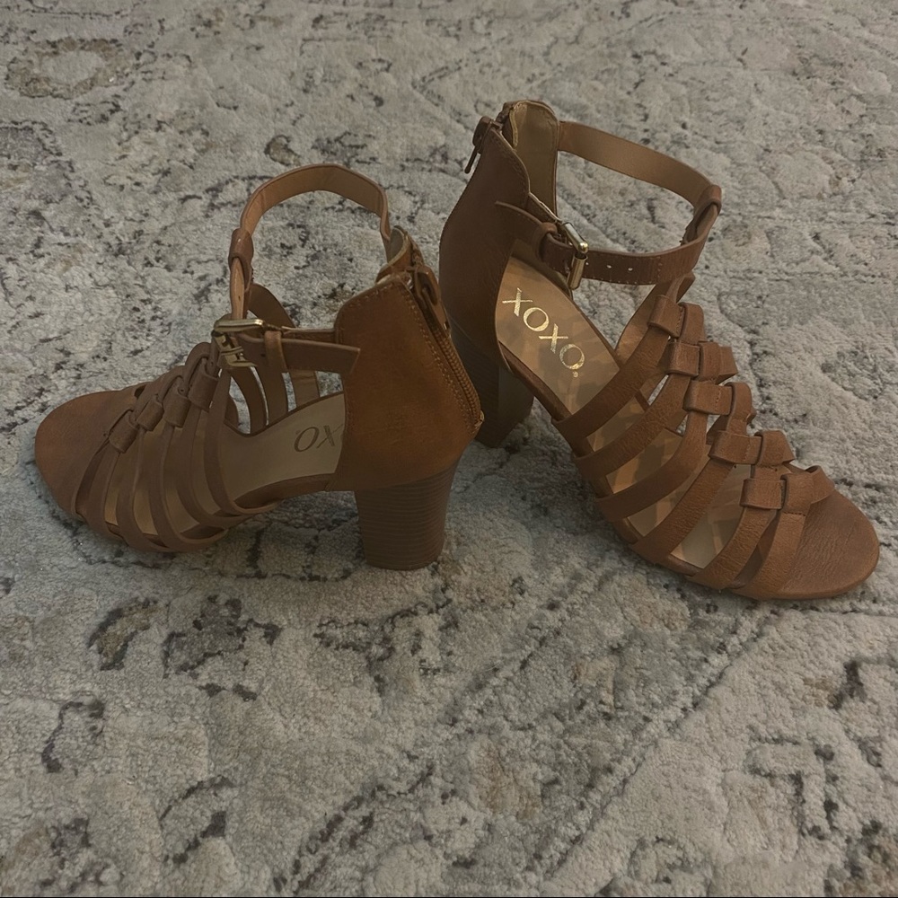 Sandal with heel